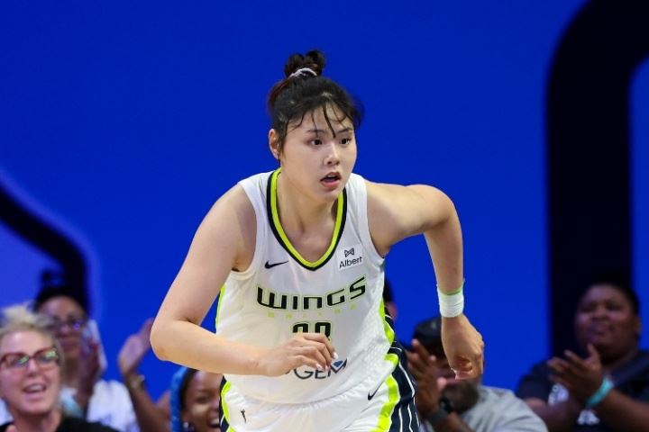 三分7中4！神射手李月汝砍下生涯第二高18分 外加10篮板达成两双