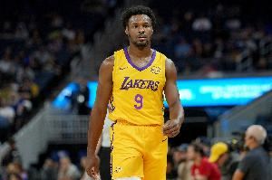 可圈可点！布朗尼半场10分钟4中2高效贡献8分1助 罚球4中3