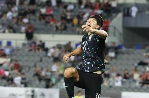 韩国前锋：打进A级赛事处子球很开心 父子都入选国家队不常见