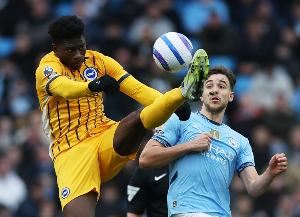 记者：曼联可将球员加入巴莱巴交易，但他们可能需要接受降薪