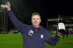 莫耶斯获得执教生涯第500场胜利，第1场和第500场恰好是同一对手