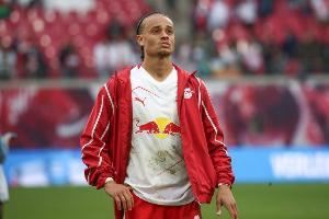 罗马诺：热刺正式和莱比锡就西蒙斯转会进行谈判，和蓝军展开竞争