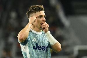 仅两位02年后出生球员连续4赛季在欧冠进球：小孔塞桑、阿德耶米