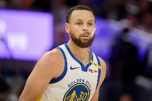 假期没落下学习！库里首节5中4&三分3中2轰11分&命中没站稳三分