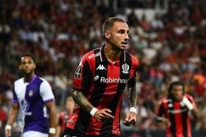 意媒：尤文可能冬窗再次尝试签尼斯右后卫克劳斯，他合同明夏到期