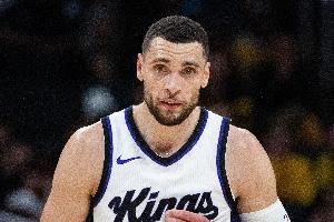 中规中矩！拉文上半场8投3中&三分6中3 砍下13分4篮板3助攻