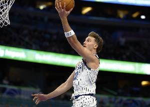 状态火热!小瓦格纳半场10中6轰下20分1板4助1断