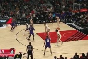  先声夺人！艾顿高位持球面对篮筐 干拔跳投稳稳命中