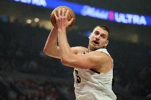  状态出色！约基奇打满首节11中6砍下15分2板5助1断