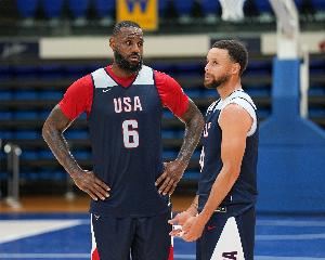  库里：我知道来老詹的节目会相互吹捧 但我还是想吹他的职业精神