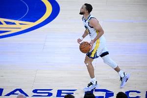  库里：我有球无球都能打 作为控球手你的天性本是自己掌控节奏