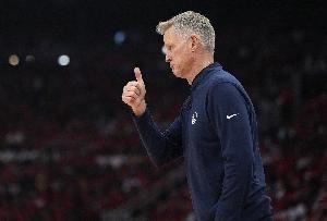  科尔：我们近期赛程12天7场&去5个城市 我不想把这当作借口