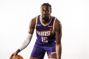  一点不像有伤病！马威12中6拿16分16板4助 拼下9前场板！