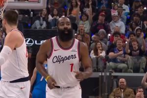  🔥登峰造极的登！哈登开场连得12分 包揽球队所有得分！