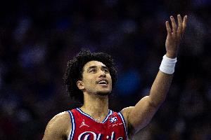  魔仙哥回归！队记：麦凯恩今日对阵公牛完成复出迎来赛季首秀