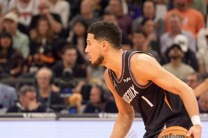  燃尽自己了！布克24中13&罚球11中11空砍38分 另有3板4助1断