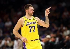  东契奇：打3小时确实有点奇怪 艾顿开场就很出色&斯玛特帮每个人