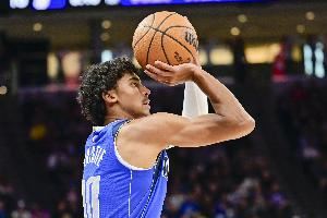  克里斯蒂：输球让人难受我们进攻停滞不前 教练告诉我们团结一致