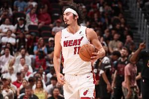  尽力局！哈克斯替补26分钟 14中9拿到21分3板2助