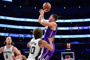  9场用了7套首发？雷迪克：这就是NBA的现实 会有很多的软组织损伤