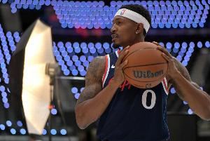  比尔14中2仅得5分！解说：本赛季NBA比赛特点不太适合老同志