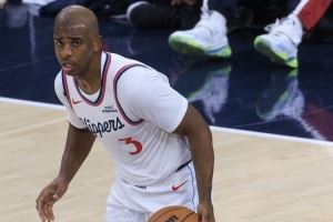  媒体人：这赛季被追身大帽&一步就过掉 保罗生涯接近尾声了