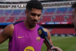  超2万人观看训练！阿劳霍：诺坎普棒极了，巴萨球迷从不让人失望