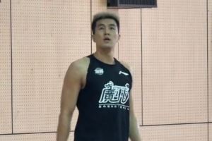  归队后火速⚡️100%专注投入合练⛹️‍♂️的郭艾伦！