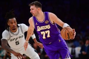  西区第二来之不易~湖人本季已有4次10+逆转 这4场全赢概率仅0.01%