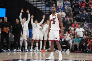  最后时刻超额！维金斯16中9&三分6中4砍22+4+3 半场轰下15分