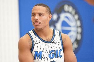  填满数据栏！贝恩15中8拿到22分6板7助1断2帽 正负值