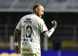  布冯谈内马尔：他在场上那些的不可思议动作让我感到兴奋