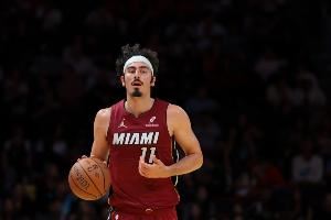  活力十足！哈克斯15中6贡献14分12板7助 正负值+8