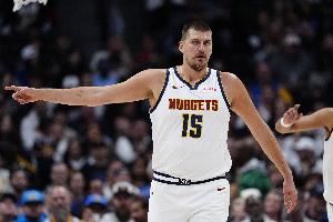  约基奇第11次以70+%命中率砍下30+三双 超张伯伦 独享历史第1