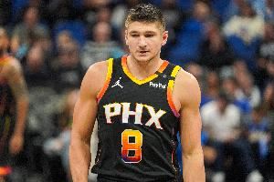  连珠炮！格雷森·阿伦连中2记三分 太阳领先11分打停快船