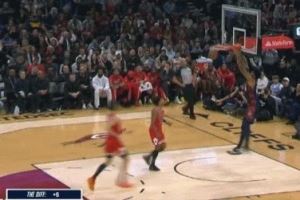  精准制导！梅里尔半场长传助飞阿伦空接暴扣