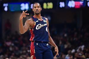  内线支柱！莫布里14投9中&罚球7中5得24分8板5助1帽 正负值+17