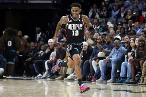  灵机一动！莫兰特地板球顺势脑后不看人妙传 阿尔达马空接放篮