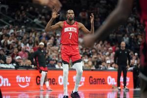  杜兰特主谈进攻：不能只靠我和申京 队友们越多参与进来越好