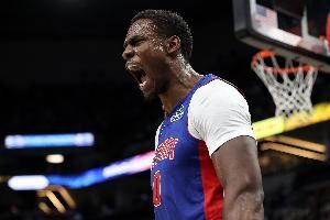  差点两双！杜伦半场6中5高效拿下10分9板1助1断1帽